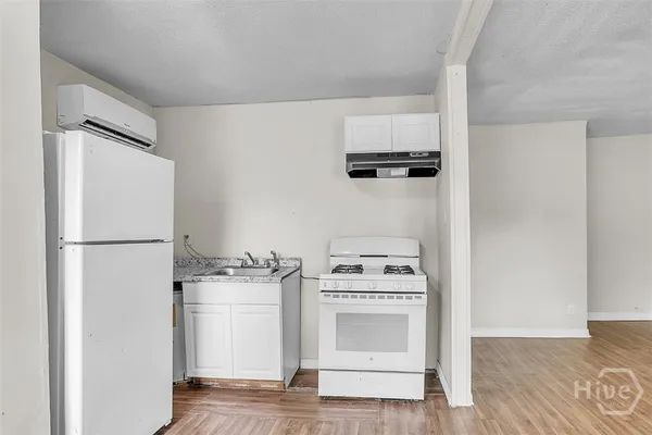 $1,400 | 1013 Carroll Street, Savannah, GA 31415