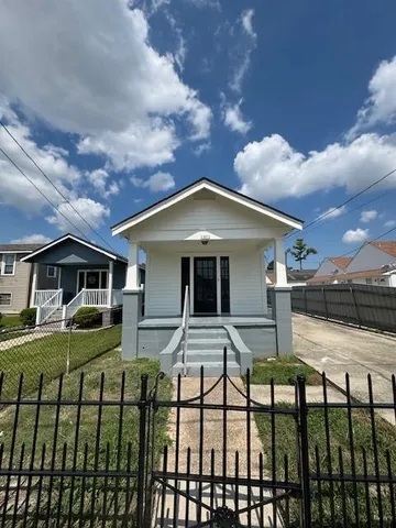 $1,900 | 1011 9th Street, Gretna, LA 70053