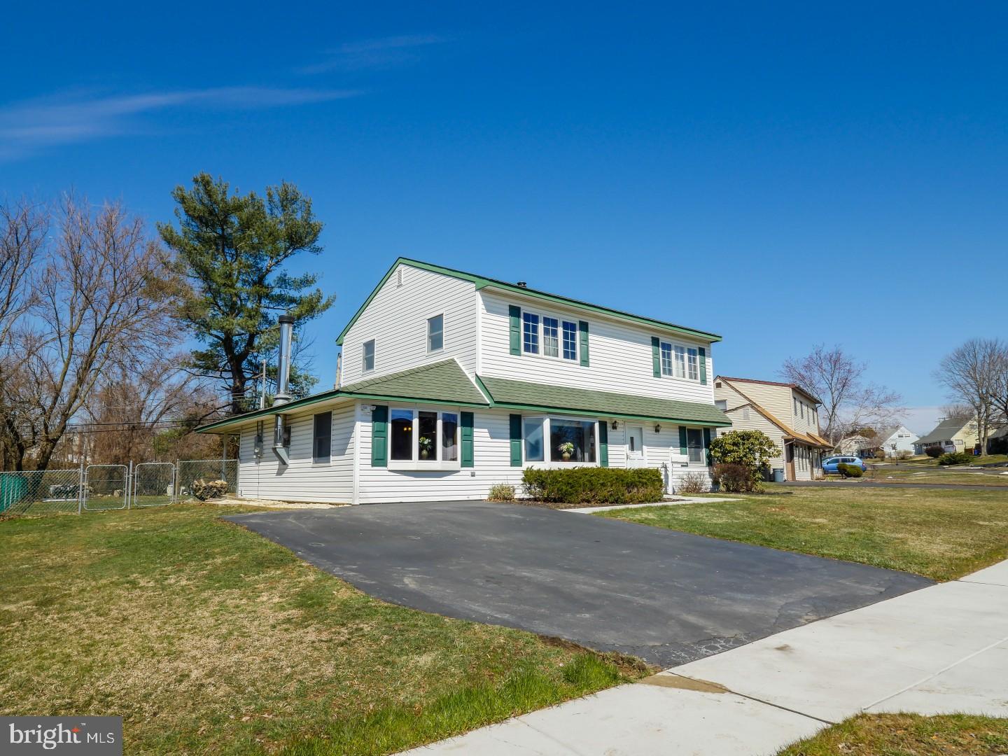 23 Trail Road Levittown, PA 19056 - Photo 3 of 25 Exterior