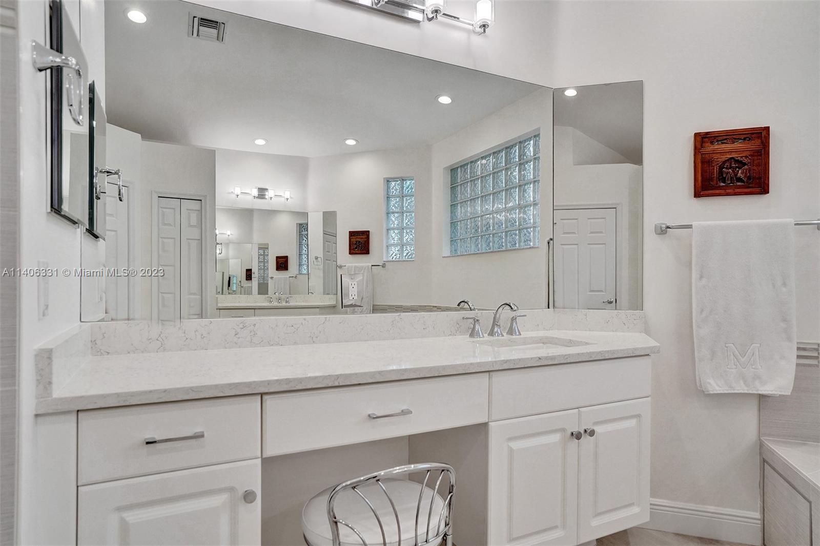 308 Mallard Road Weston, FL 33327 - Photo 10 of 43 Gallery Image 10