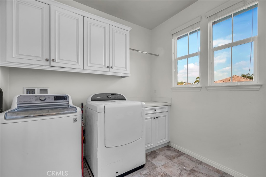 28217 Nield Court Saugus, CA 91350 - Photo 18 of 41 Upstairs laundry