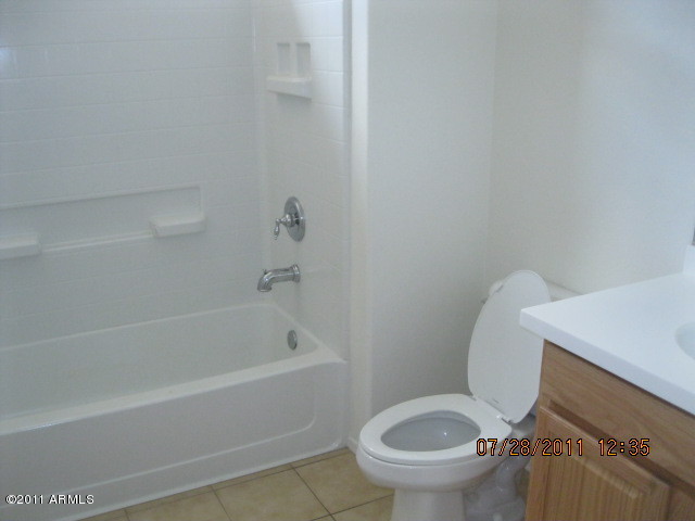 7126 West Carter Road Laveen, AZ 85339 - Photo 4 of 10 Bathroom 2