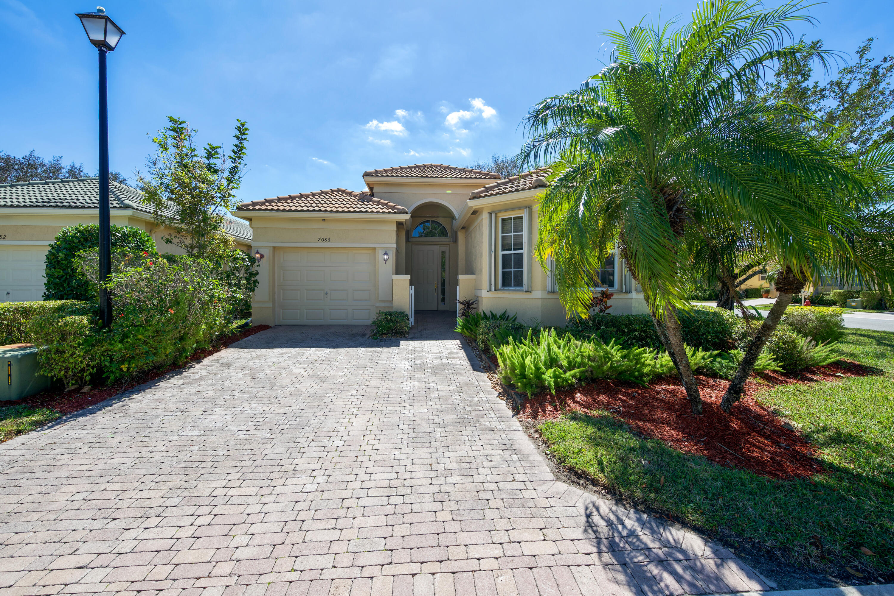 7086 Del Corso Lane Delray Beach, FL 33446 - Photo 2 of 66 DSC_8042