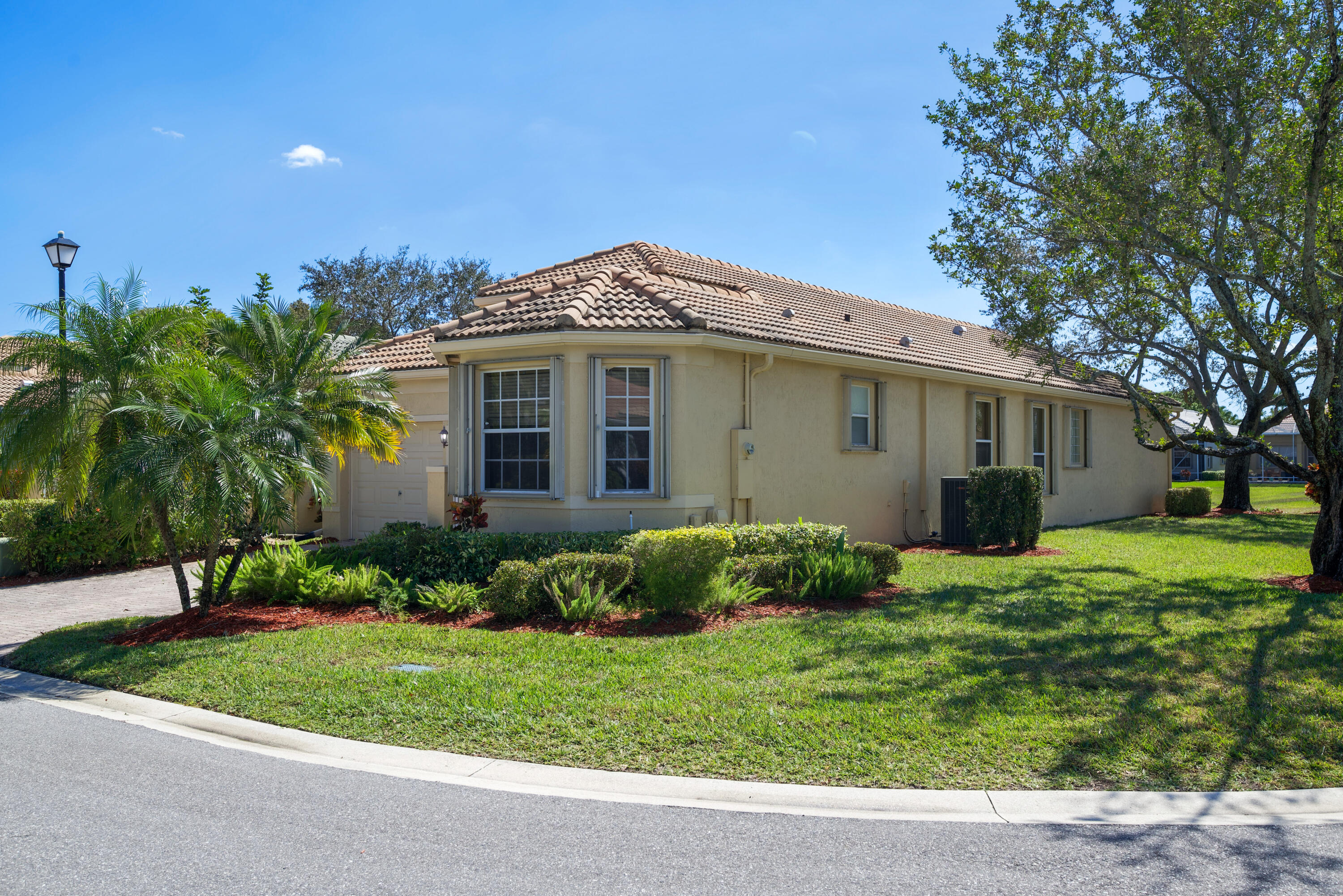 7086 Del Corso Lane Delray Beach, FL 33446 - Photo 5 of 66 DSC_8028
