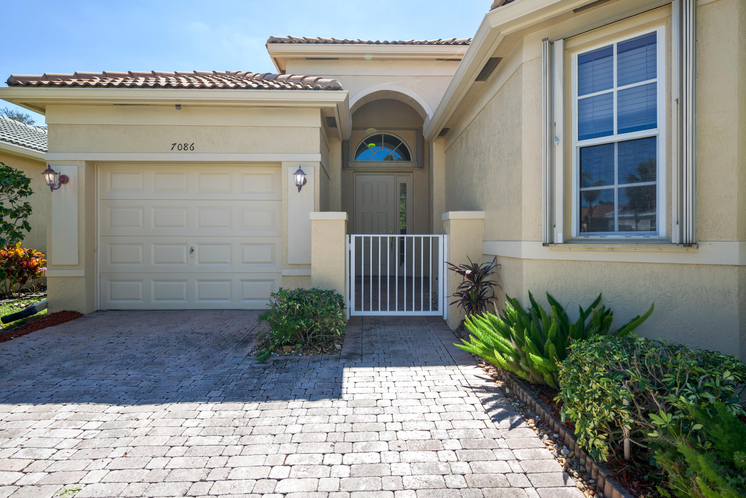 7086 Del Corso Lane Delray Beach, FL 33446 - Photo 7 of 66 DSC_8019