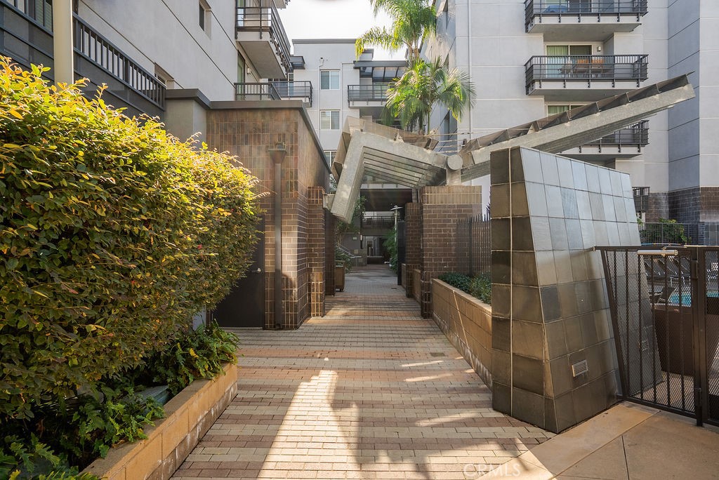 629 Traction Avenue, Unit 312 Los Angeles, CA 90013 - Photo 24 of 45 a view of a pathway of the building