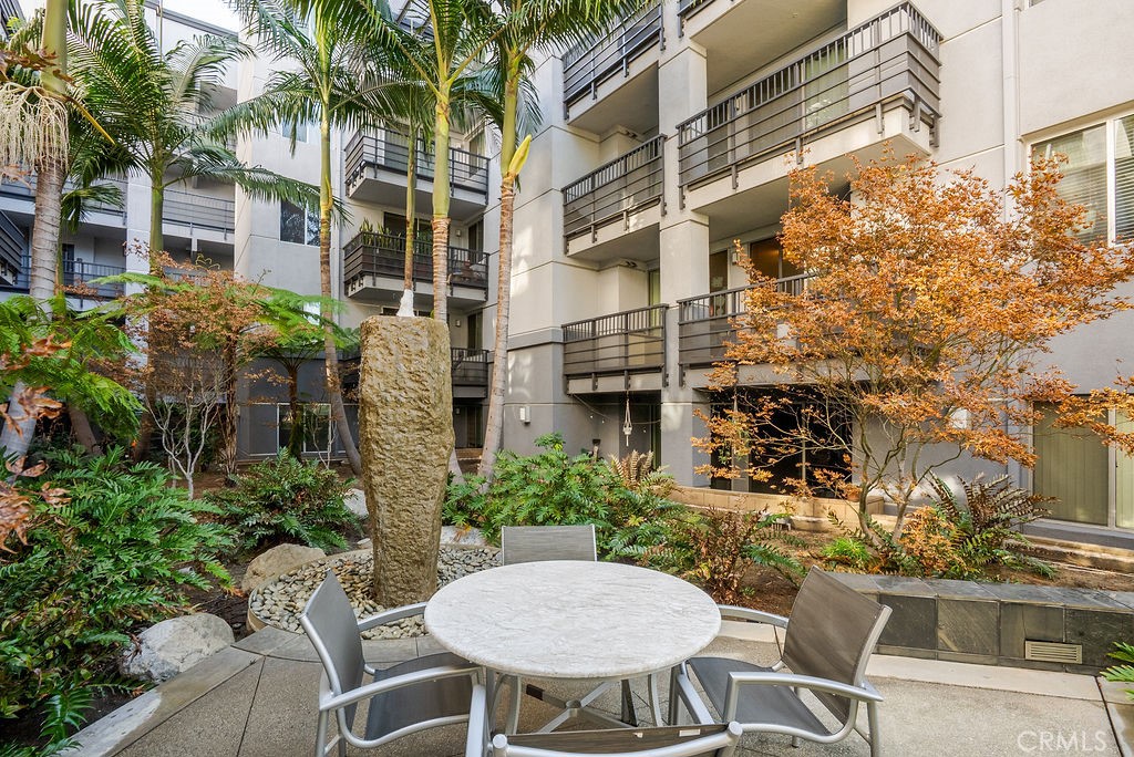629 Traction Avenue, Unit 312 Los Angeles, CA 90013 - Photo 25 of 45 a view of a patio with table and chairs and potted plants