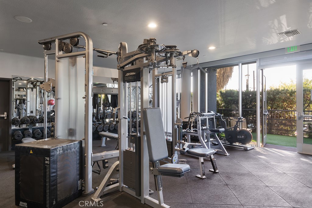 629 Traction Avenue, Unit 312 Los Angeles, CA 90013 - Photo 32 of 45 a view of a room with gym equipment