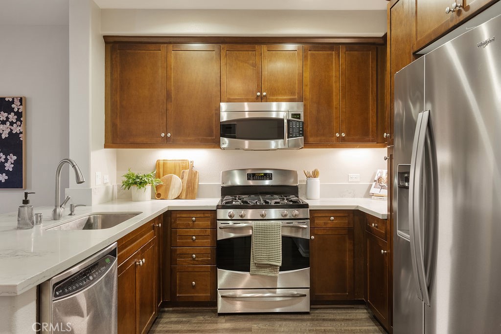 629 Traction Avenue, Unit 312 Los Angeles, CA 90013 - Photo 4 of 45 a kitchen with a stove sink and refrigerator