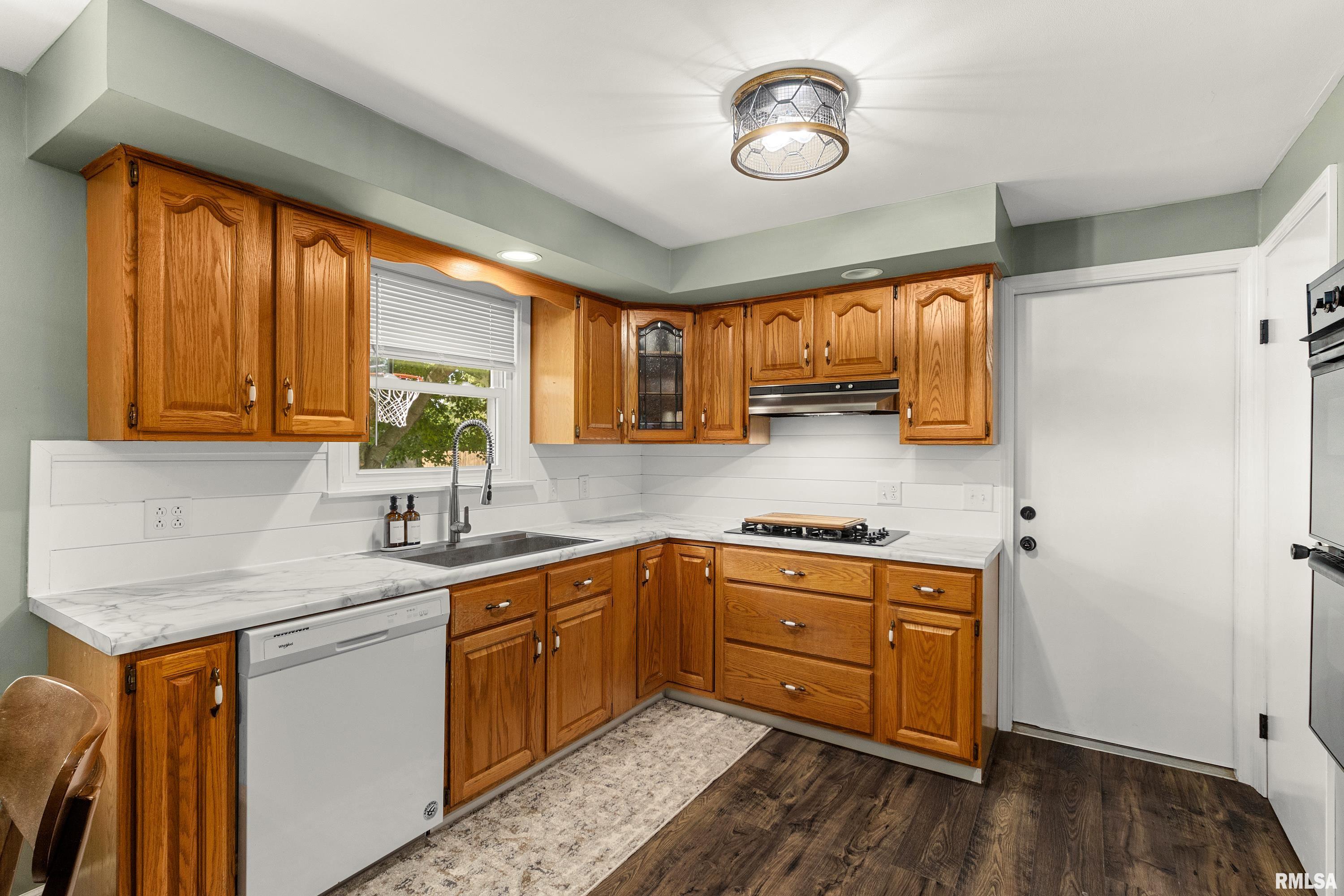 1114 South Main Street Washington, IL 61571 - Photo 9 of 38