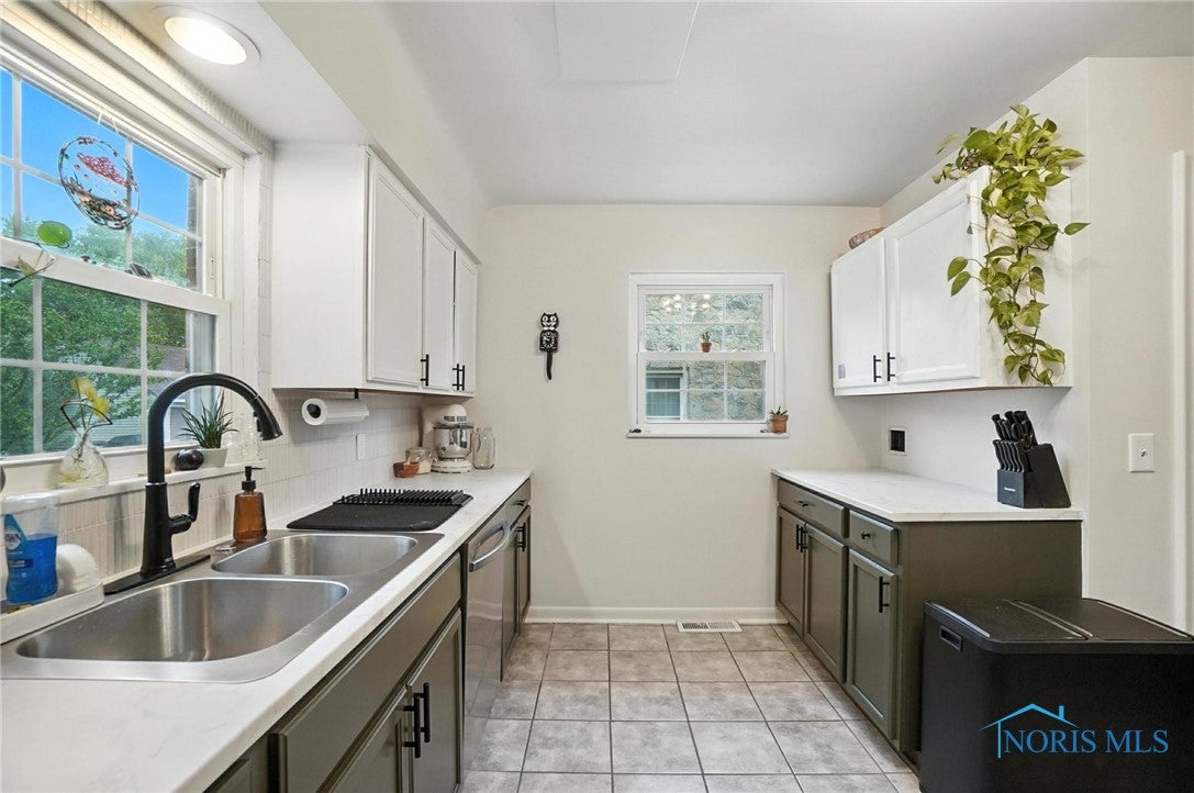 3647 Elmhurst Road Toledo, OH 43613 - Photo 10 of 44 Gallery Image 10