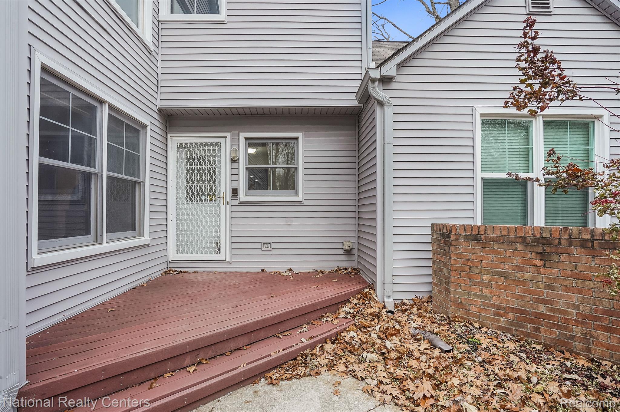 23085 Farmington Road Farmington, MI 48336 - Photo 29 of 31 Gallery Image 29