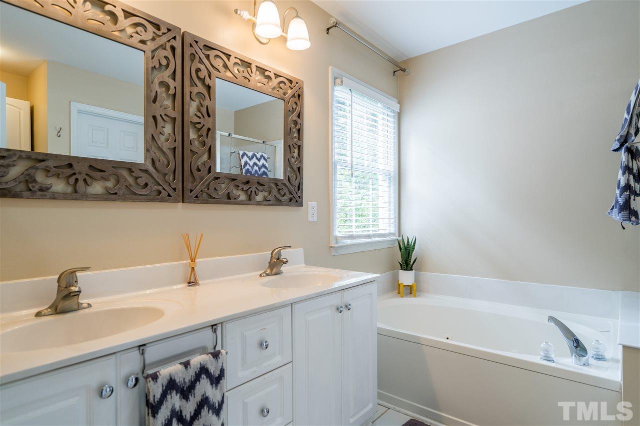 5221 Fairmead Circle Raleigh, NC 27613 - Photo 16 of 25