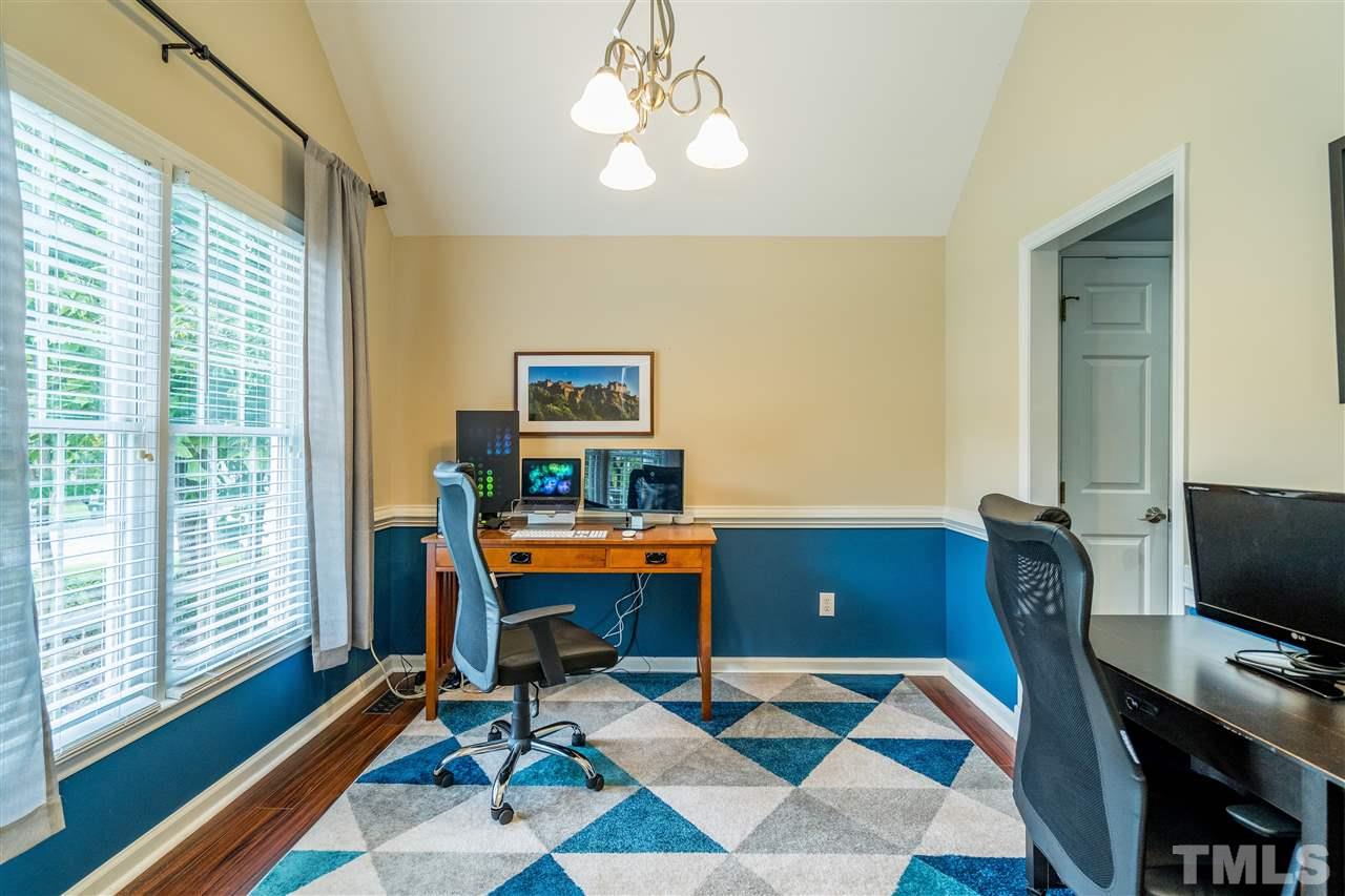 5221 Fairmead Circle Raleigh, NC 27613 - Photo 3 of 25