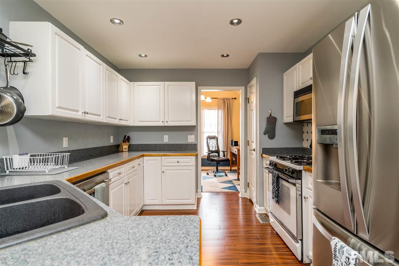 5221 Fairmead Circle Raleigh, NC 27613 - Photo 7 of 25