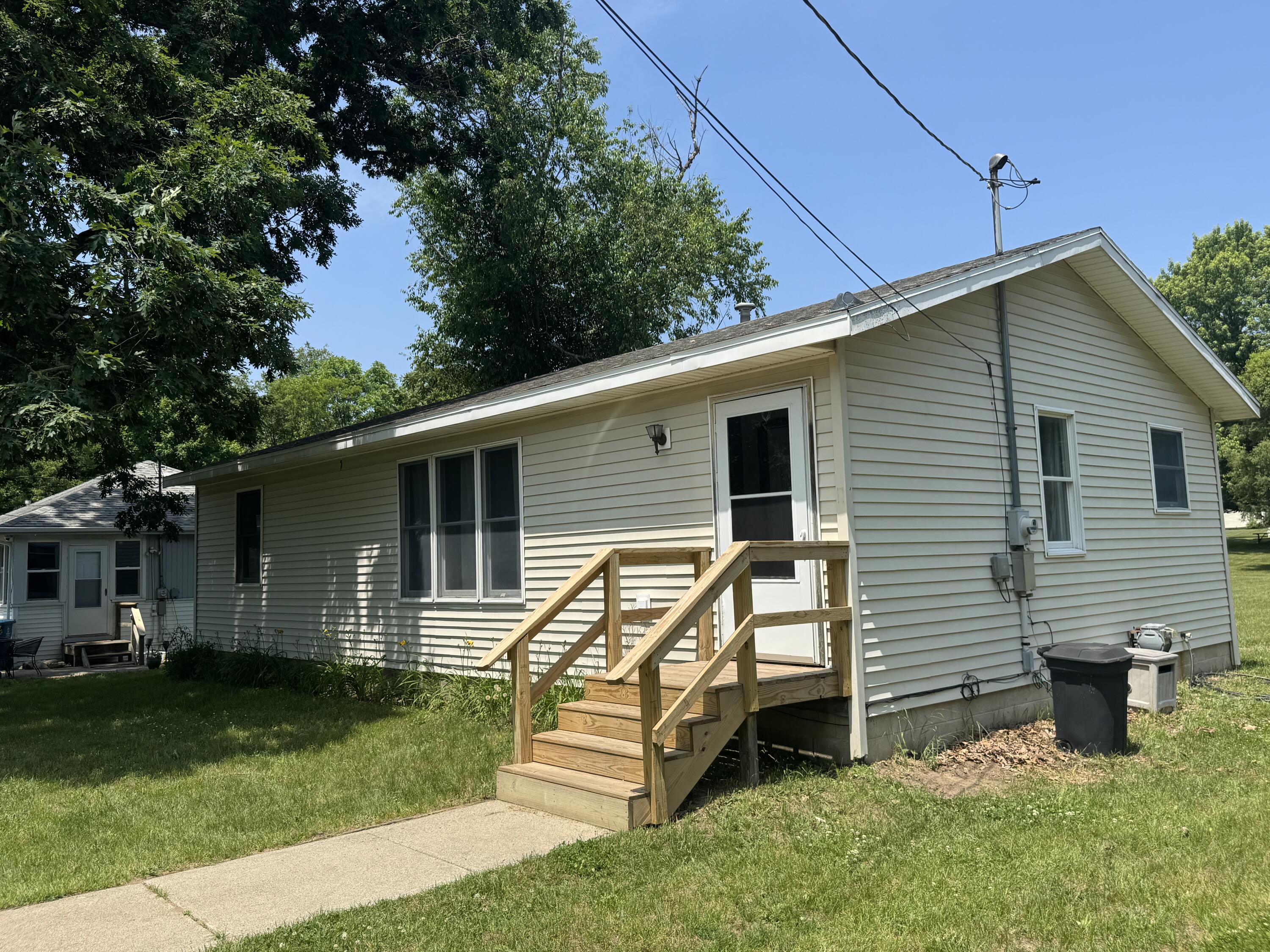 113 East South Street Decatur, MI 49045 - Photo 1 of 18 IMG_0184