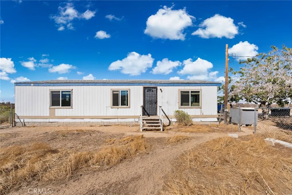 11772 Middleton Road Phelan, CA 92371 - Photo 25 of 40 a view of a chairs and tables in the back yard of the house