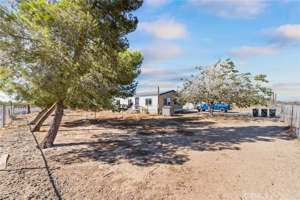 11772 Middleton Road Phelan, CA 92371 - Photo 34 of 40 a front view of a house with a yard