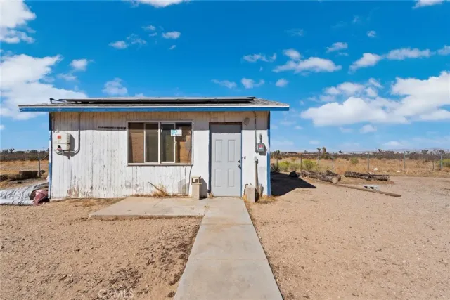 $330,000 | 11772 Middleton Road, Phelan, CA 92371