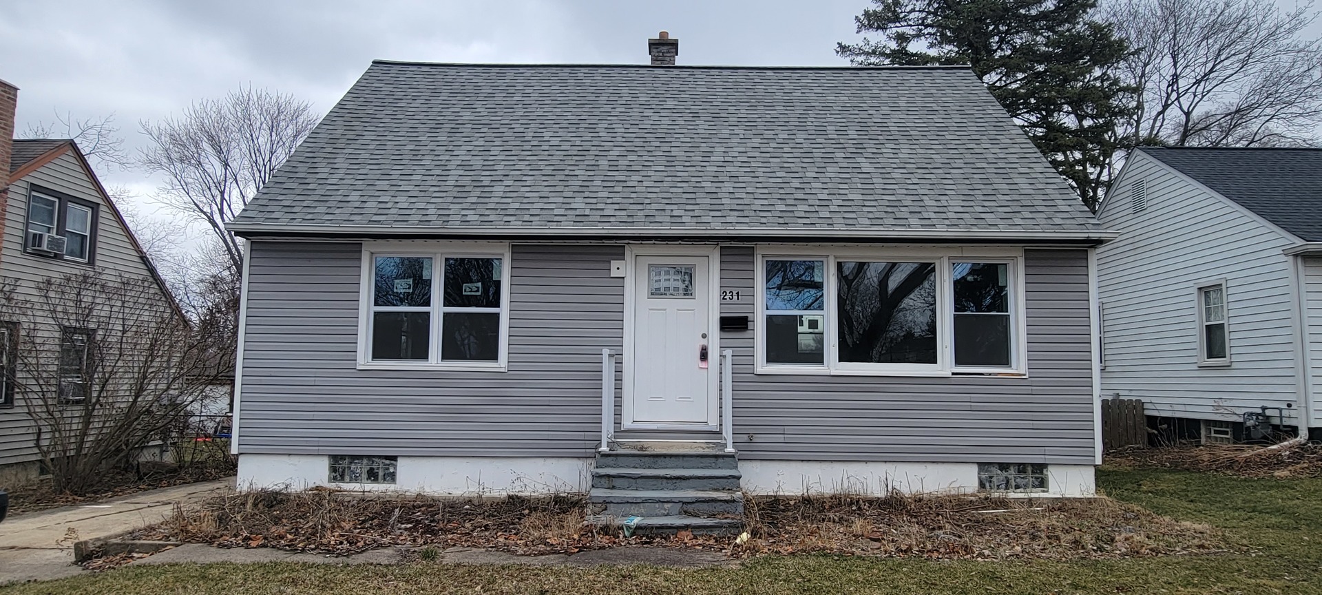 231 Home Avenue Itasca, IL 60143 - Photo 1 of 15 a front view of a house with garden