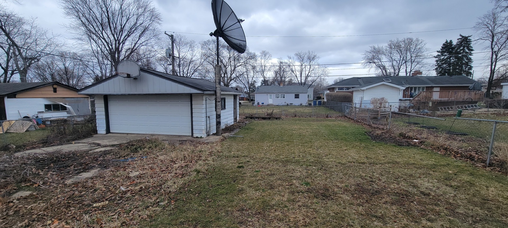 231 Home Avenue Itasca, IL 60143 - Photo 5 of 15 a house view with a backyard space
