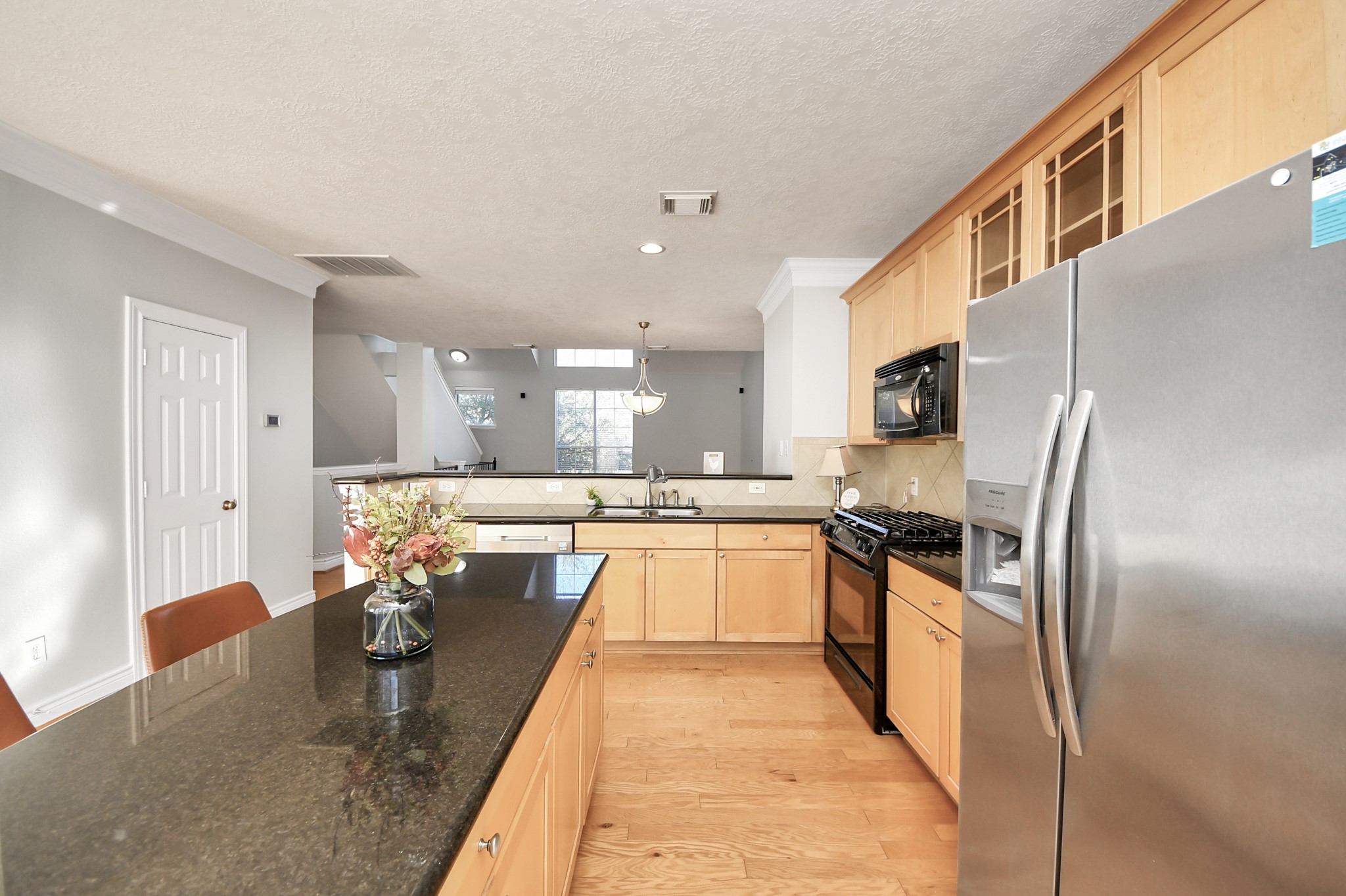 5909 Katy Street Houston, TX 77007 - Photo 11 of 34 Open to the living room which is wonderful for living and entertaining!