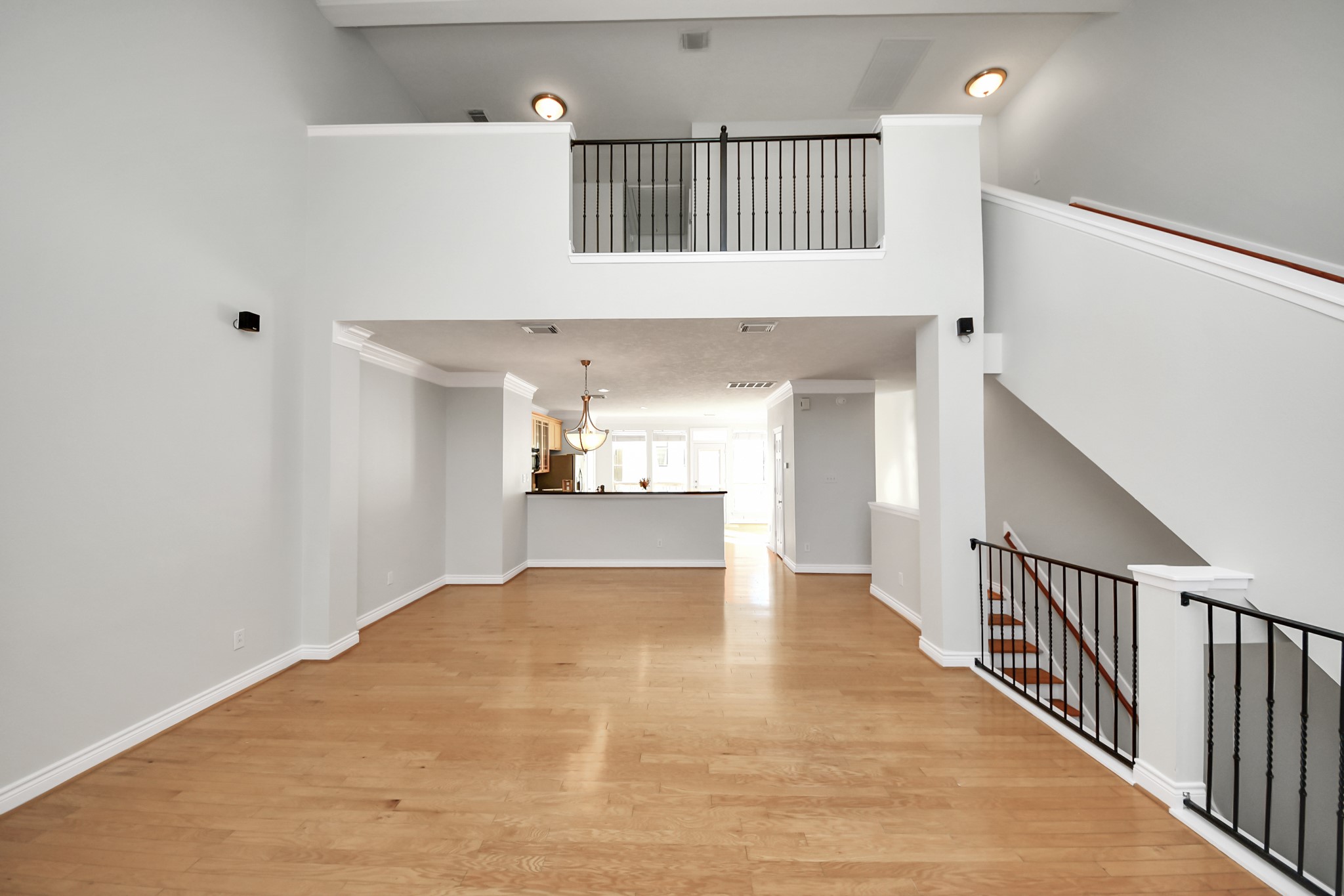 5909 Katy Street Houston, TX 77007 - Photo 15 of 34 This space can easily fit a full sized dining room set and a great layout for a living room. Speakers can stay.
