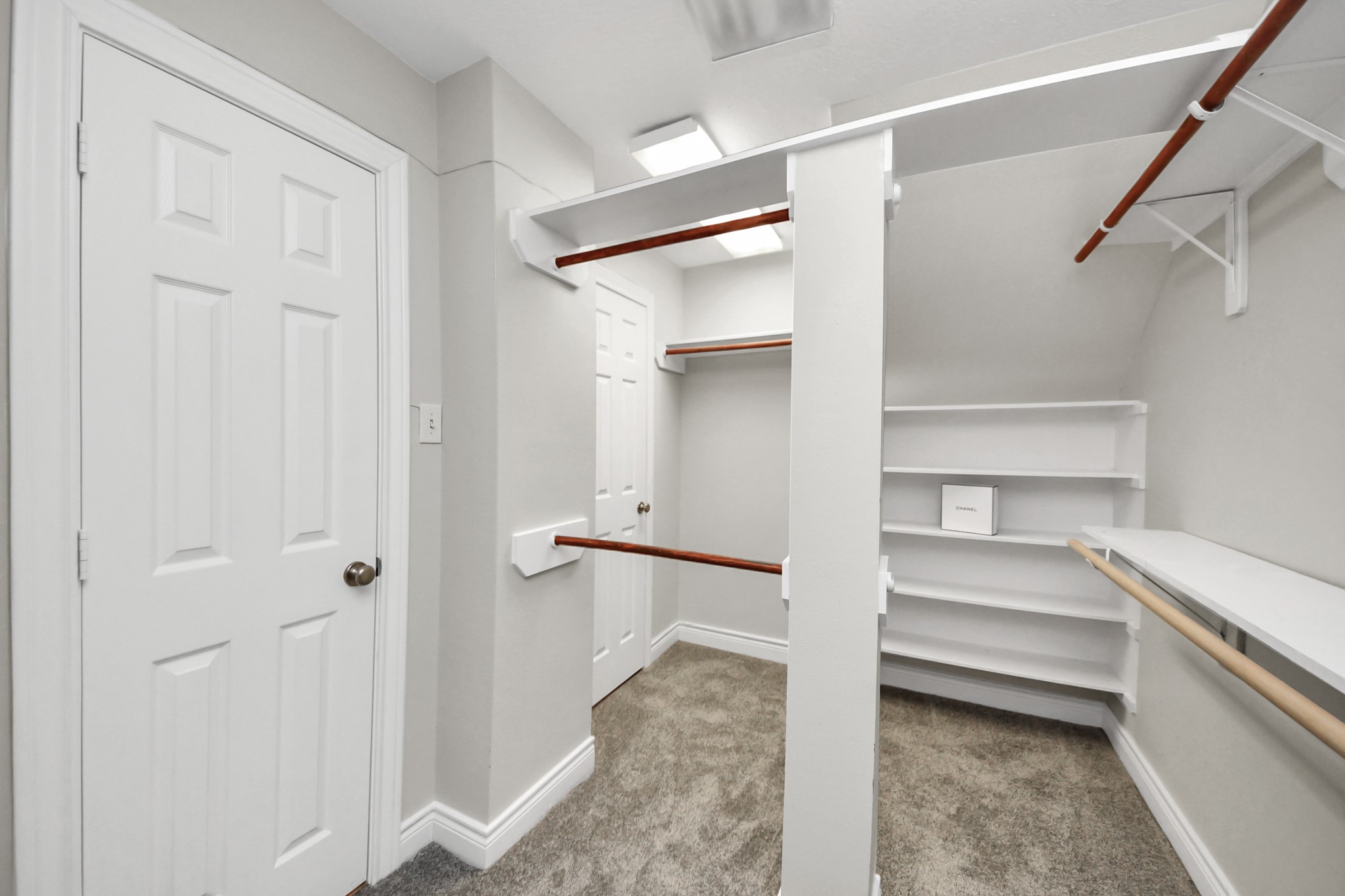 5909 Katy Street Houston, TX 77007 - Photo 23 of 34 Large walk-in primary closet