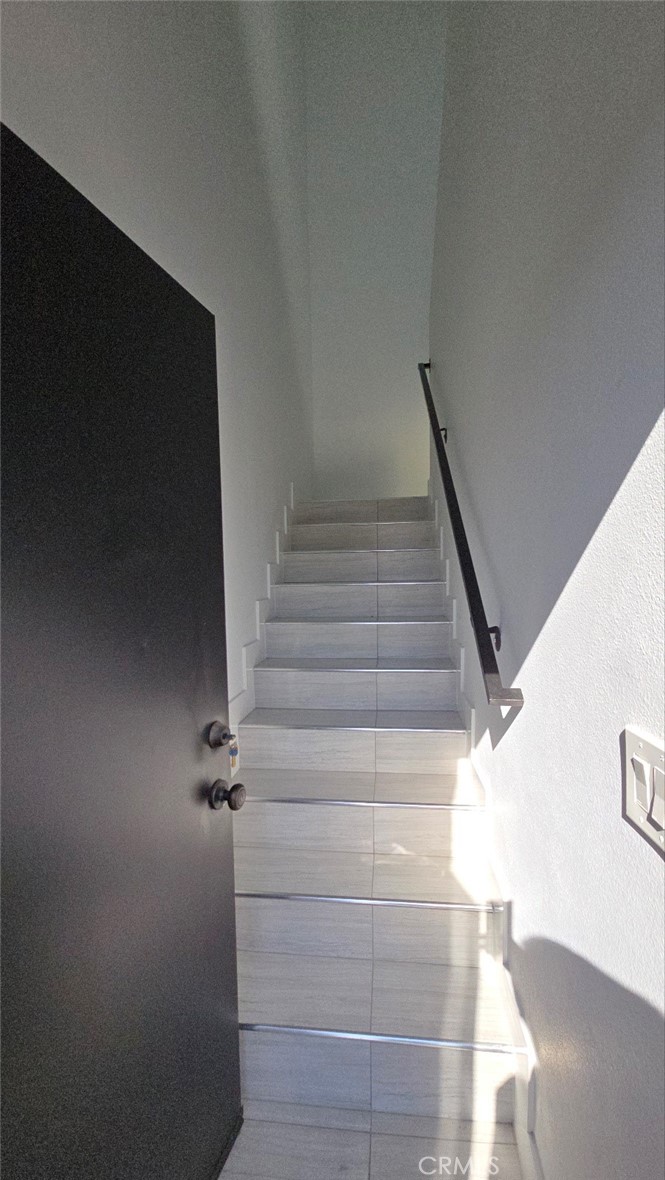 10413 Avalon Boulevard Los Angeles, CA 90003 - Photo 4 of 23 a view of entryway
