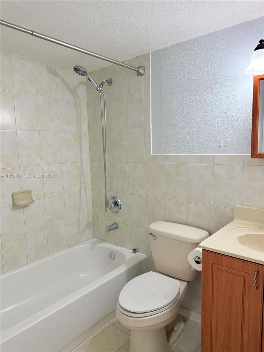 7200 Northwest 179th Street, Unit 111 Hialeah, FL 33015 - Photo 18 of 21