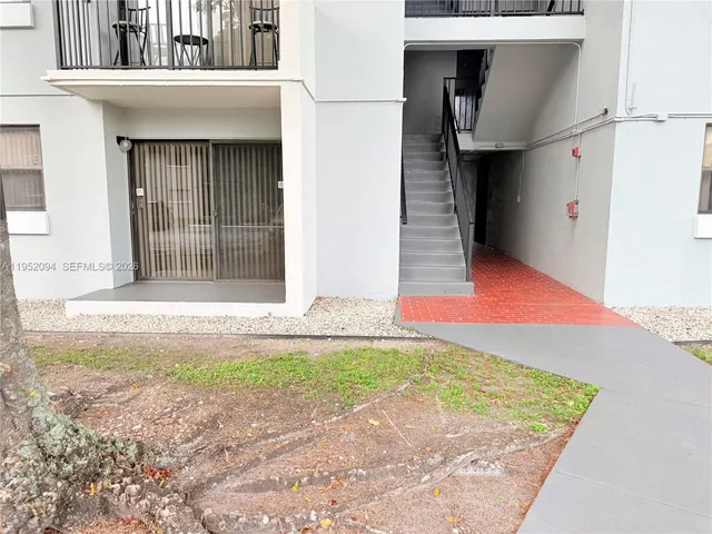 $2,300 | 7200 Northwest 179th Street, Unit 111, Hialeah, FL 33015