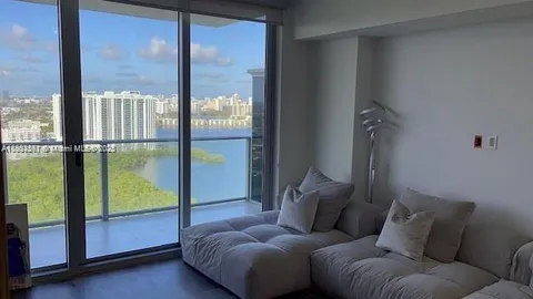 $535,000 | 16385 Biscayne Boulevard, Unit 2702, North Miami Beach, FL 33160