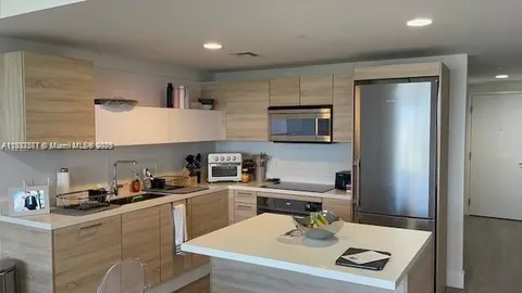 $535,000 | 16385 Biscayne Boulevard, Unit 2702, North Miami Beach, FL 33160