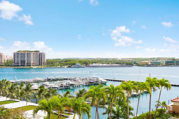 $1,675,000 | 90 Alton Road, Unit 902, Miami Beach, FL 33139