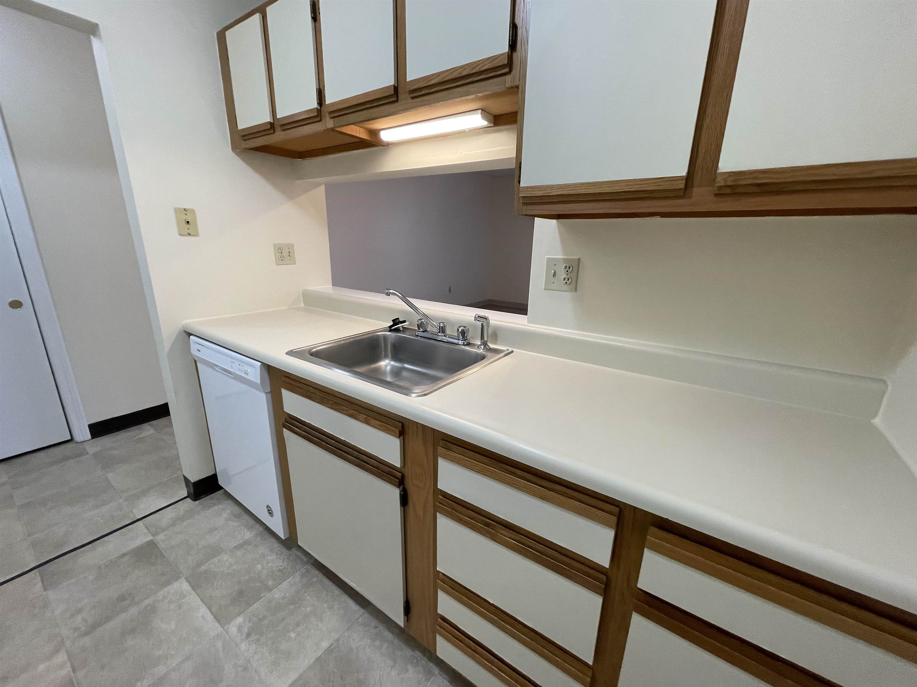 175 Eastern Avenue, Unit 303 Manchester, NH 03104 - Photo 11 of 40