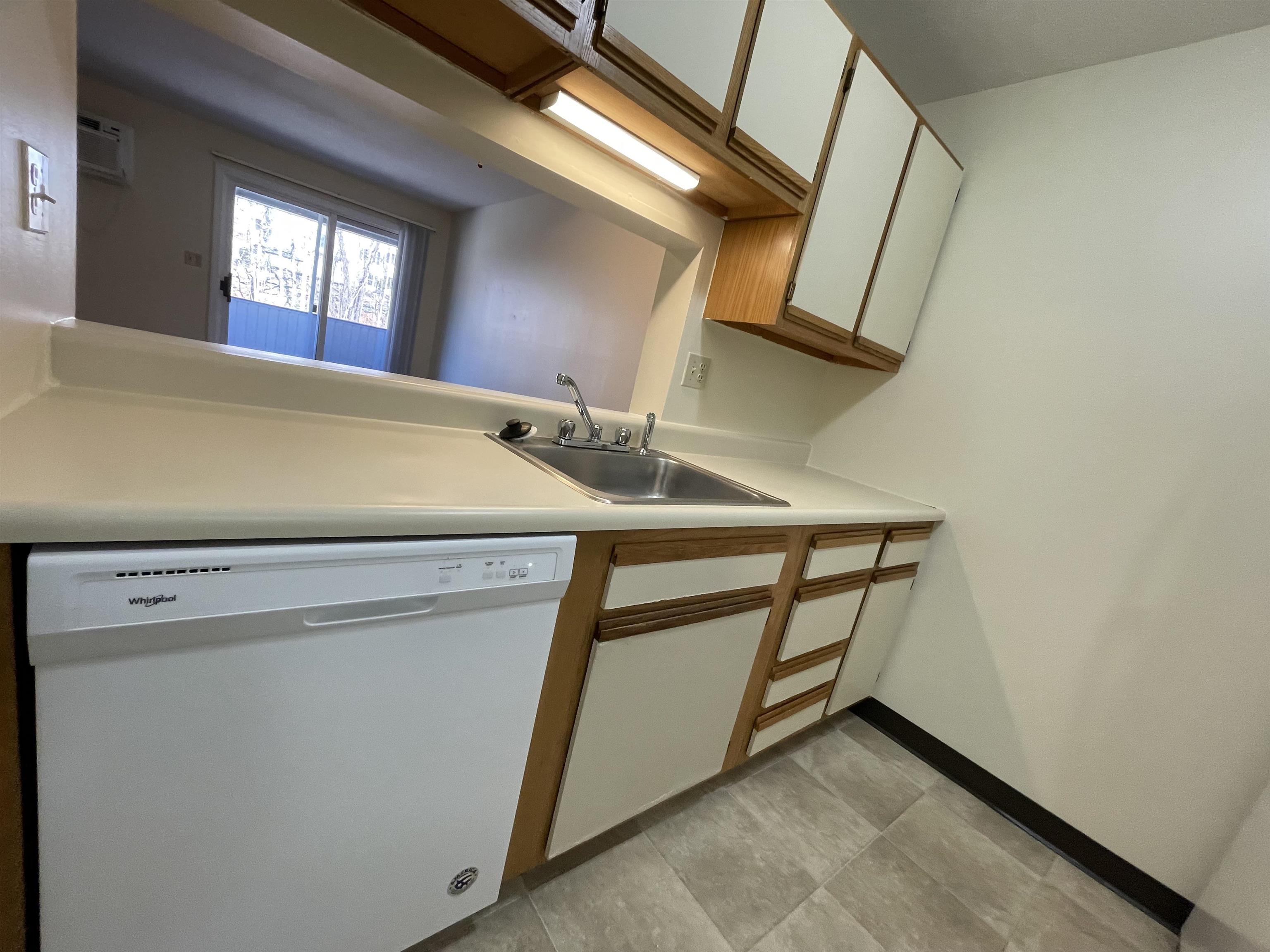 175 Eastern Avenue, Unit 303 Manchester, NH 03104 - Photo 12 of 40