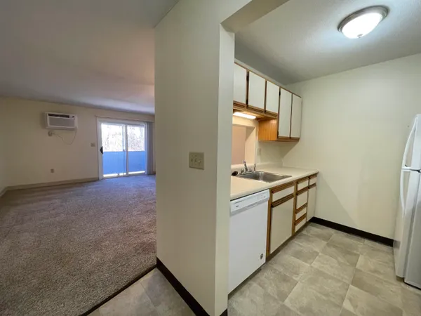 $1,650 | 175 Eastern Avenue, Unit 303, Manchester, NH 03104