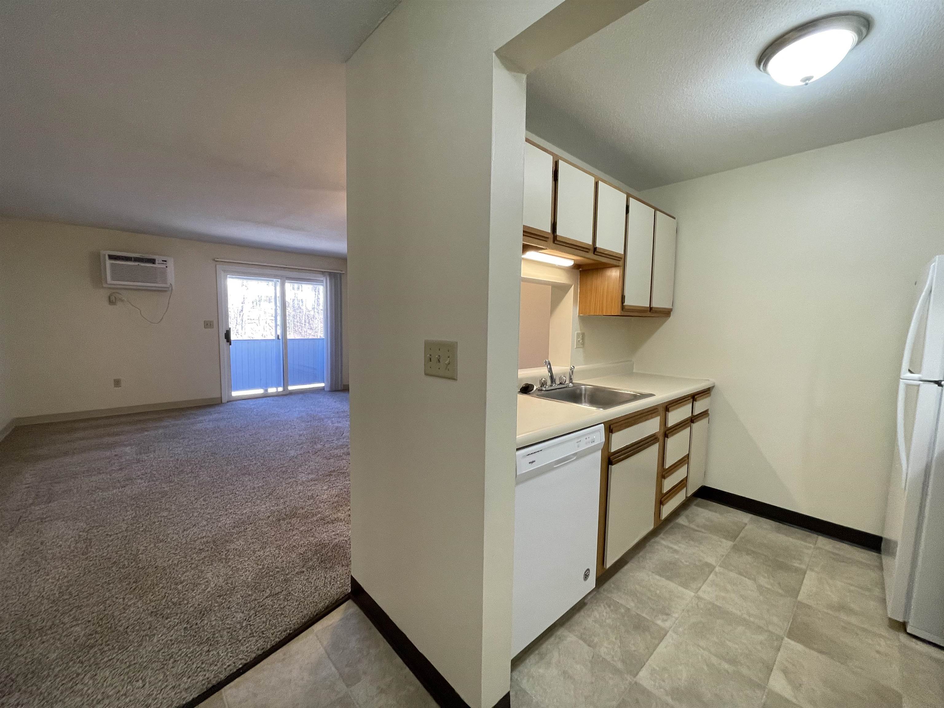 175 Eastern Avenue, Unit 303 Manchester, NH 03104 - Photo 13 of 40