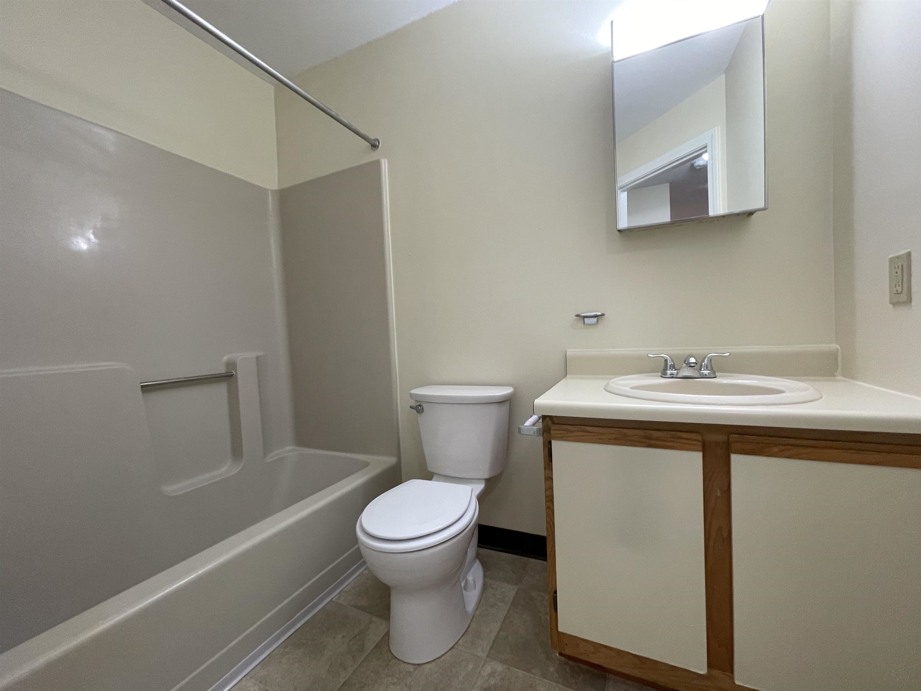 175 Eastern Avenue, Unit 303 Manchester, NH 03104 - Photo 25 of 40