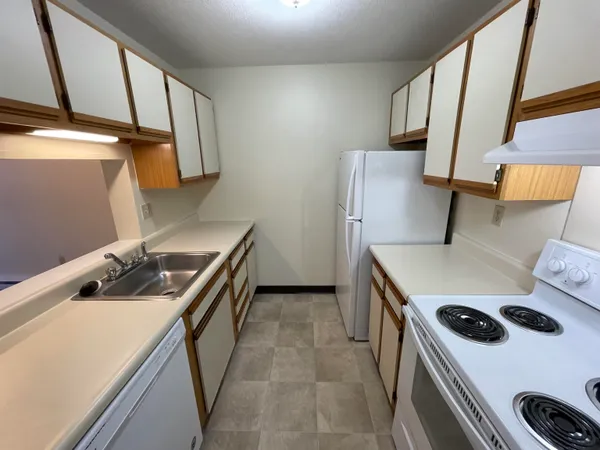 $1,650 | 175 Eastern Avenue, Unit 303, Manchester, NH 03104