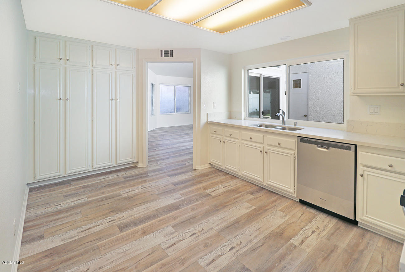 851 Congressional Road Simi Valley, CA 93065 - Photo 12 of 28 a spacious bathroom with a granite countertop sink and a mirror