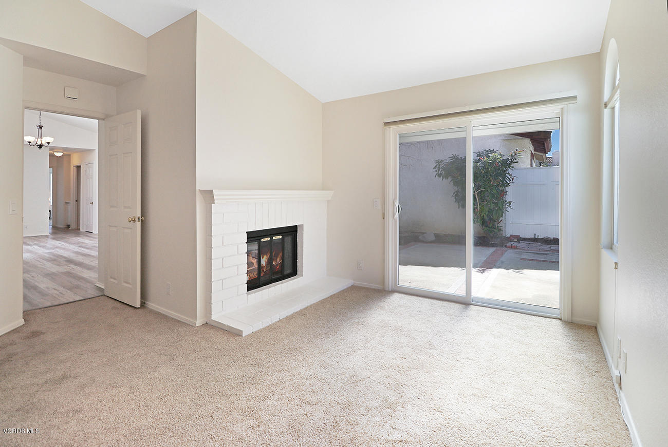 851 Congressional Road Simi Valley, CA 93065 - Photo 13 of 28 an empty room with fireplace