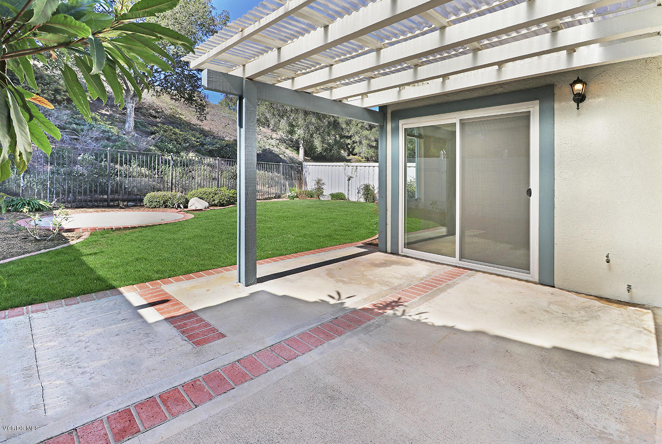 851 Congressional Road Simi Valley, CA 93065 - Photo 23 of 28 a view of backyard with green space