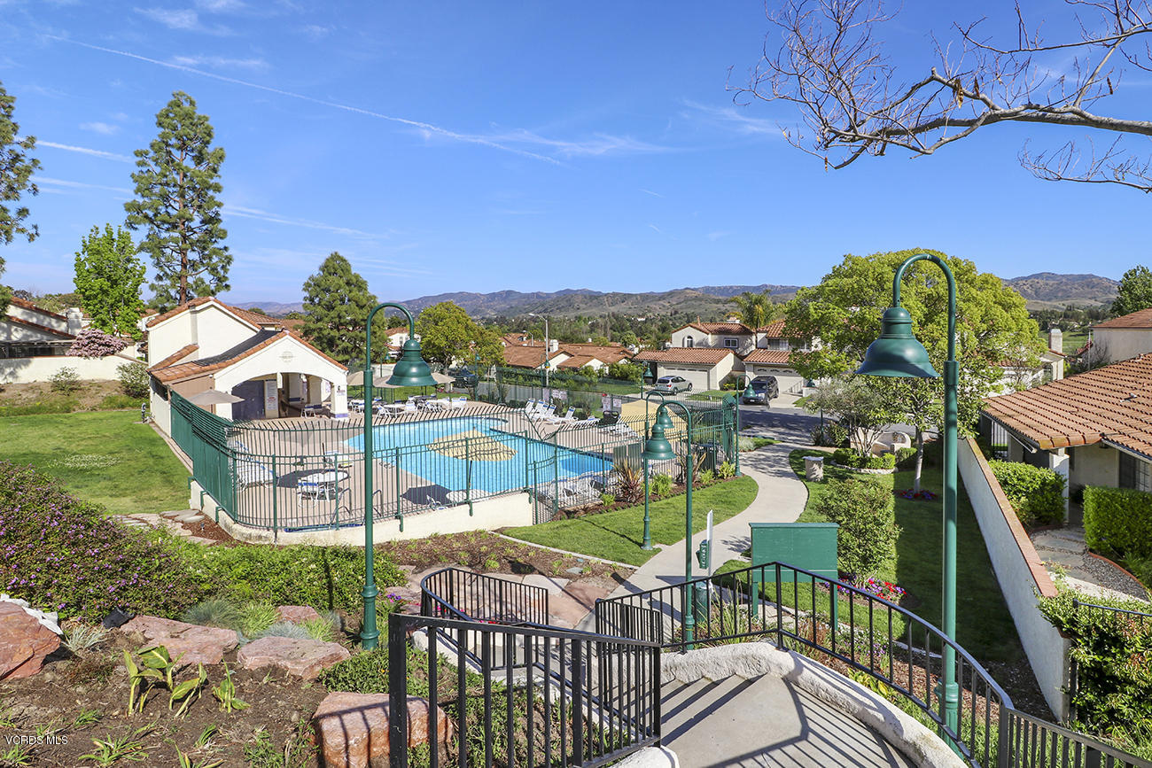 851 Congressional Road Simi Valley, CA 93065 - Photo 26 of 28 a view of a chairs and table in patio