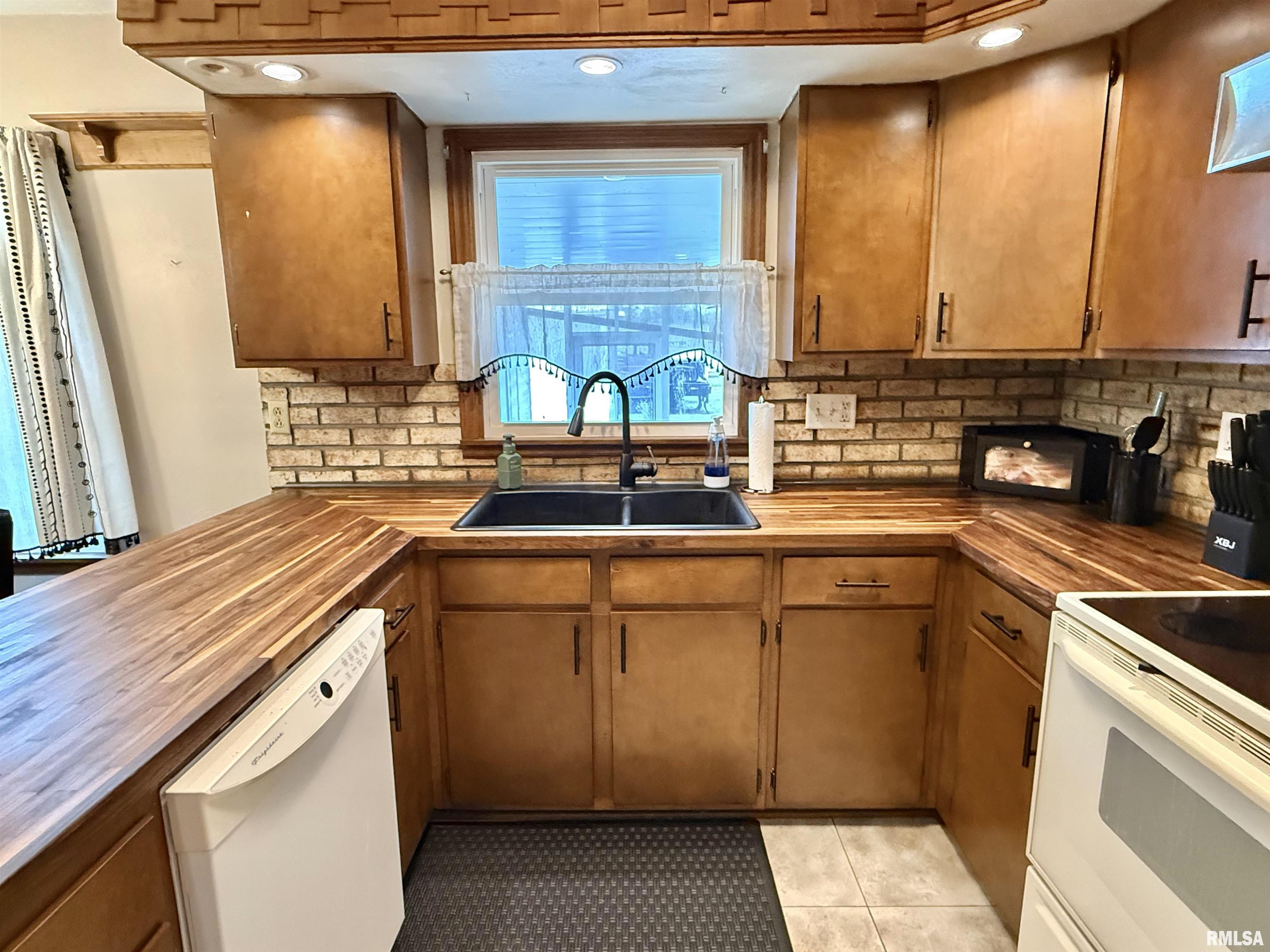 611 South Maple Street Lewistown, IL 61542 - Photo 9 of 59