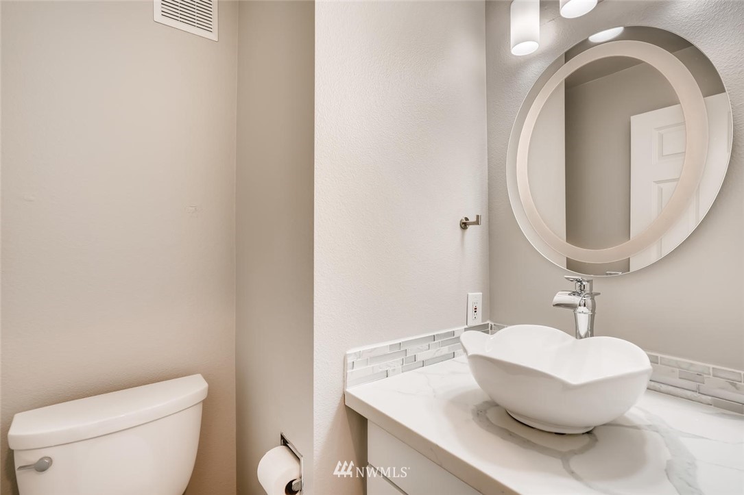 560 South 330th Place Federal Way, WA 98003 - Photo 11 of 21