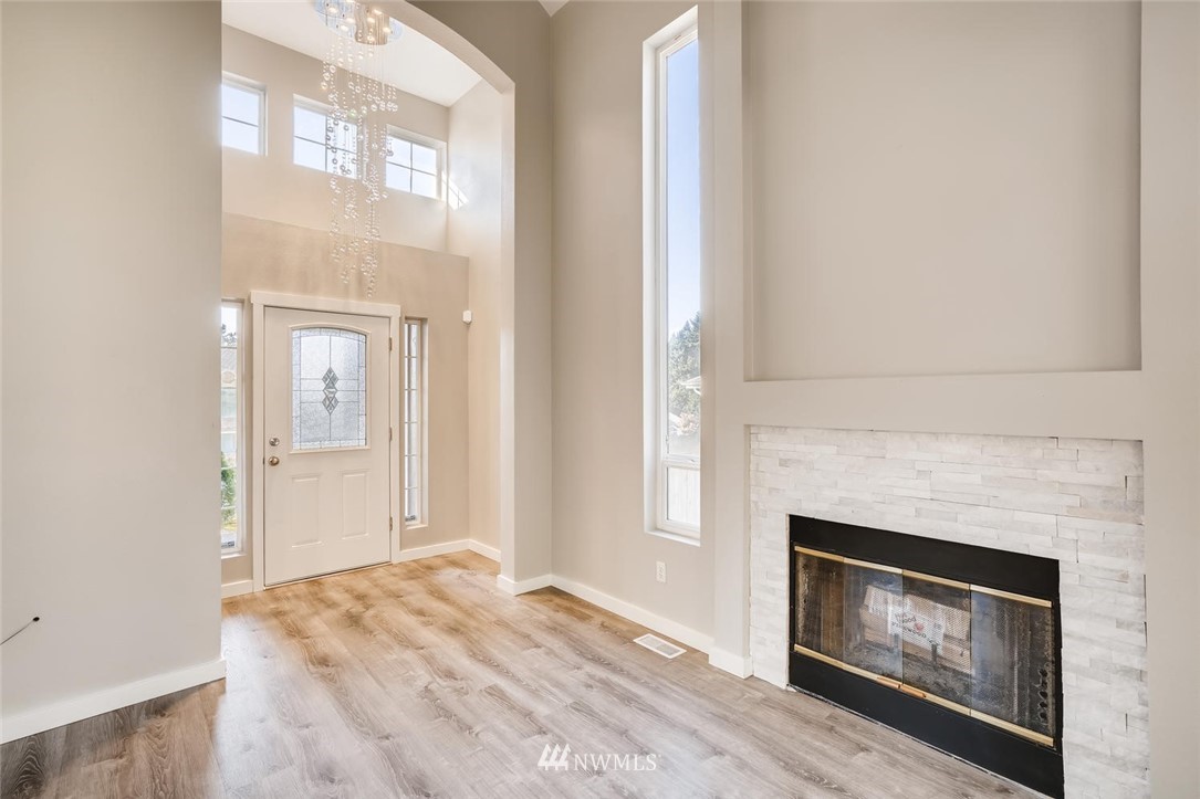 560 South 330th Place Federal Way, WA 98003 - Photo 3 of 21