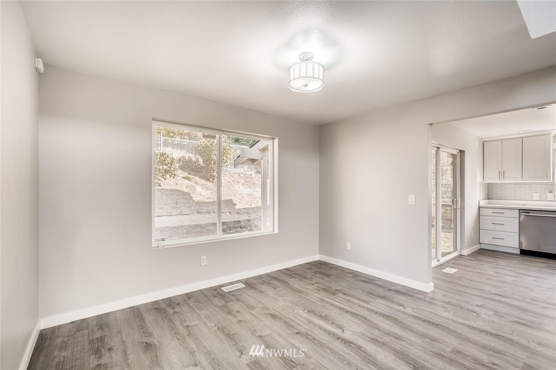 560 South 330th Place Federal Way, WA 98003 - Photo 6 of 21