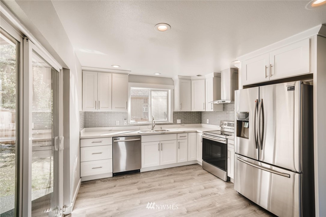 560 South 330th Place Federal Way, WA 98003 - Photo 7 of 21