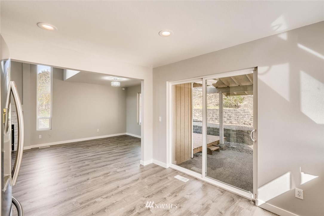 560 South 330th Place Federal Way, WA 98003 - Photo 9 of 21